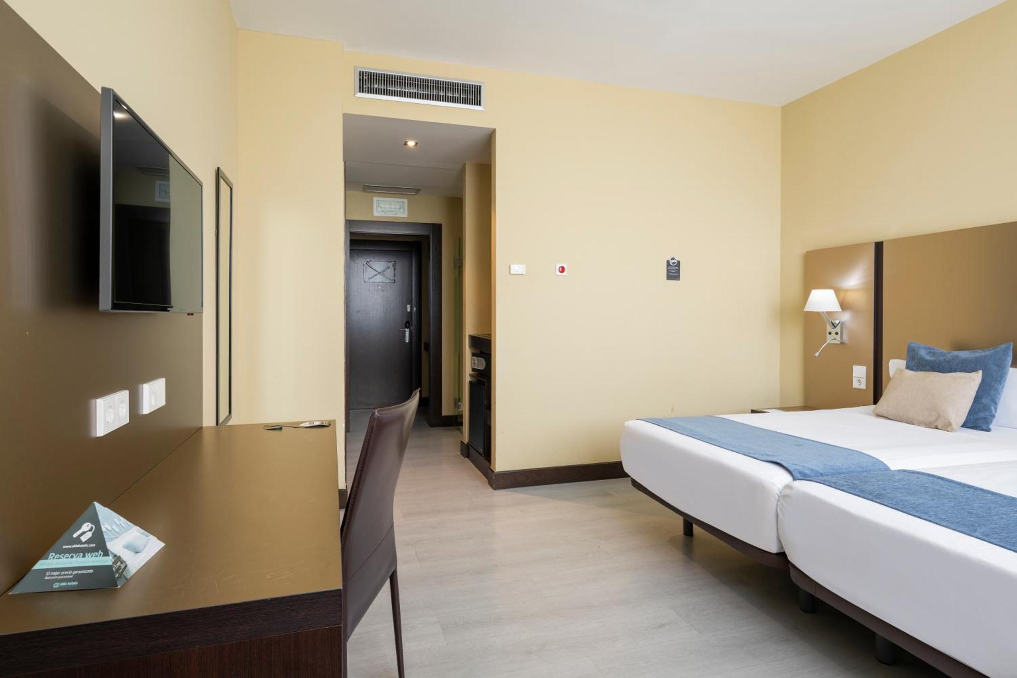 Alda Route 42 Hotel Illescas Exterior photo