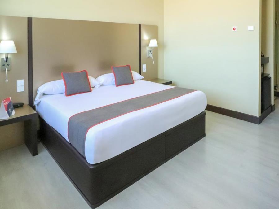 Alda Route 42 Hotel Illescas Exterior photo